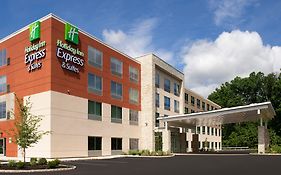 Holiday Inn Express And Suites North Brunswick