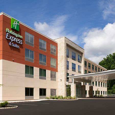 Holiday Inn Express & Suites - North Brunswick By Ihg Exterior photo