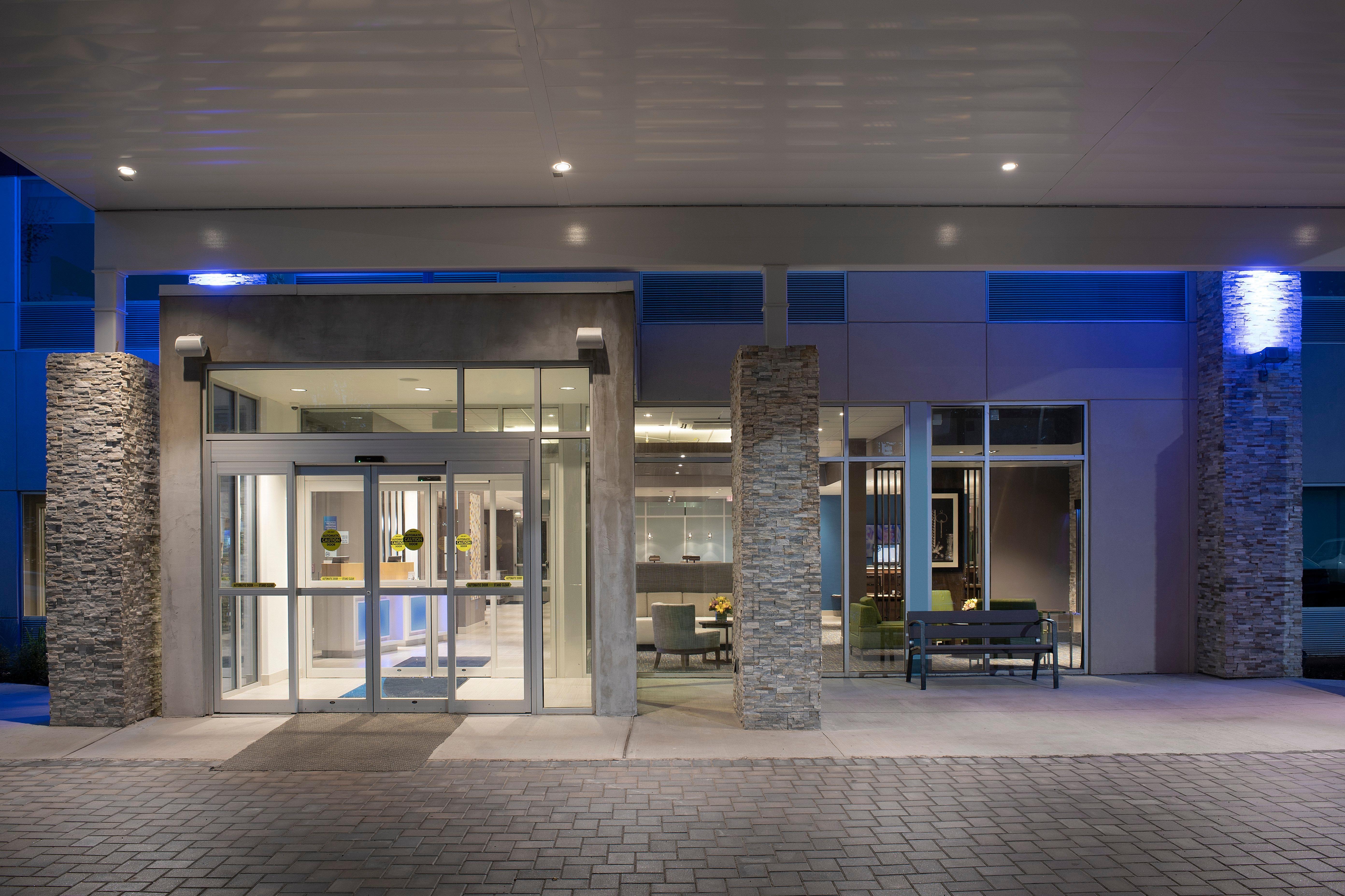 Holiday Inn Express & Suites - North Brunswick By Ihg Exterior photo