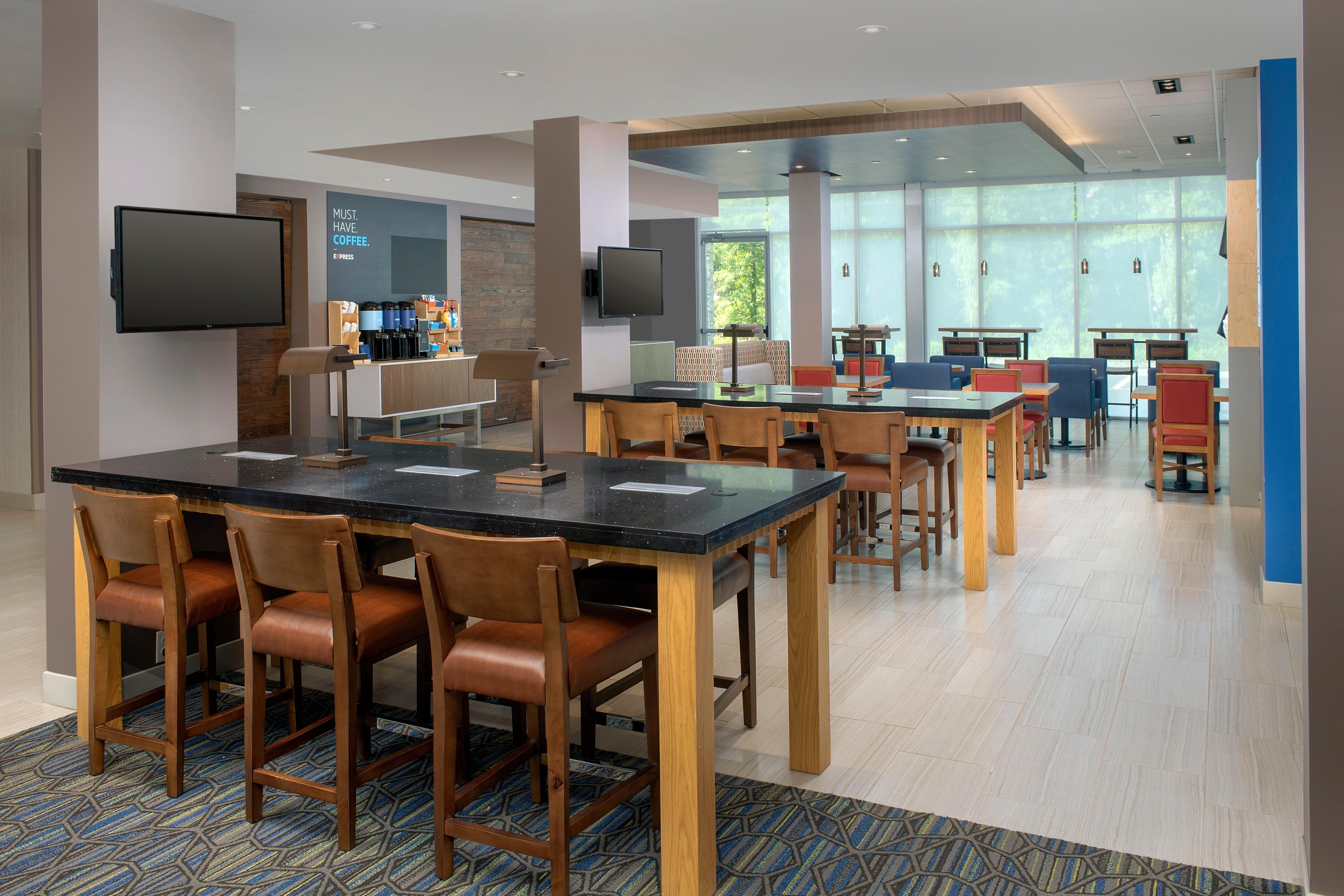 Holiday Inn Express & Suites - North Brunswick By Ihg Exterior photo
