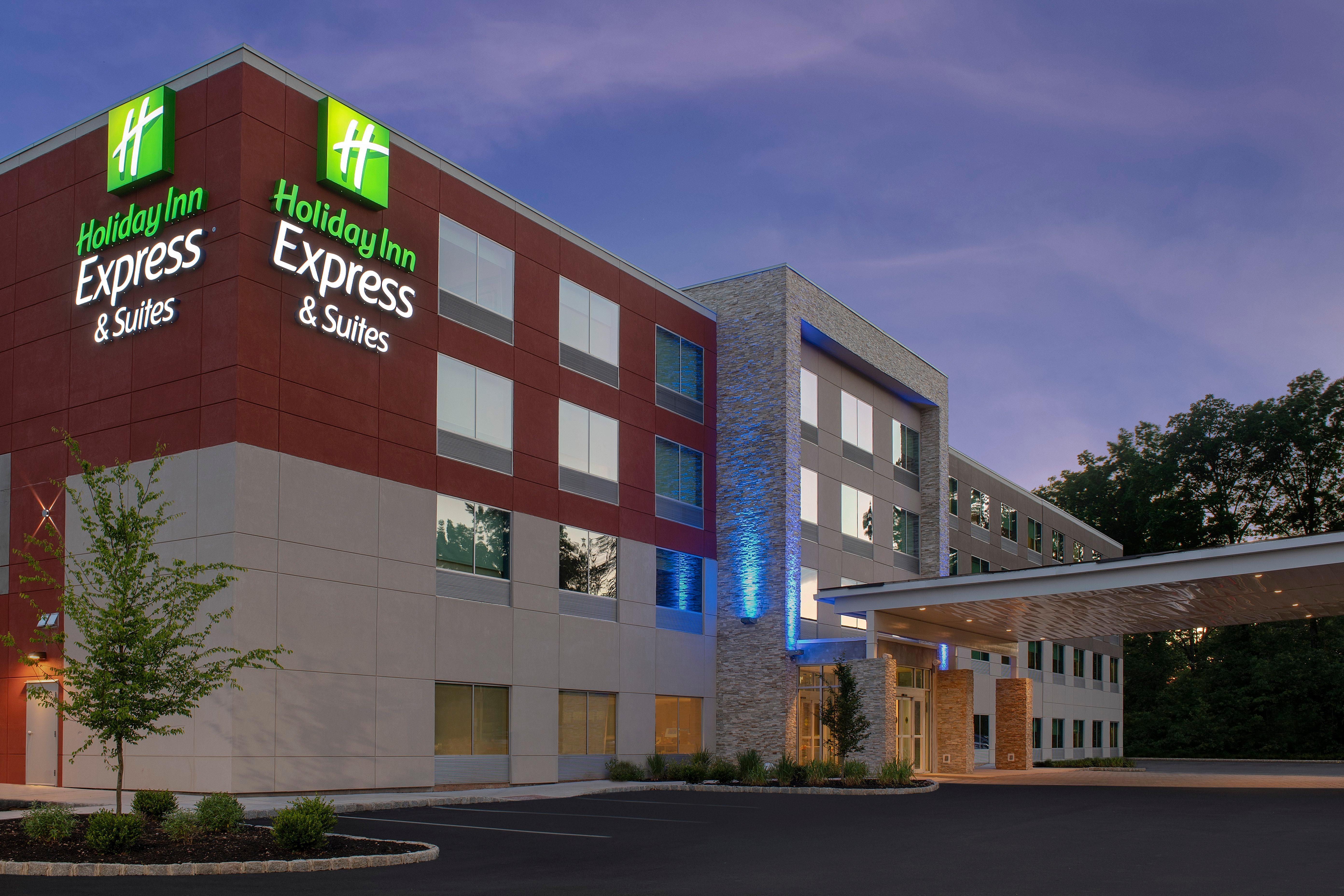 Holiday Inn Express & Suites - North Brunswick By Ihg Exterior photo