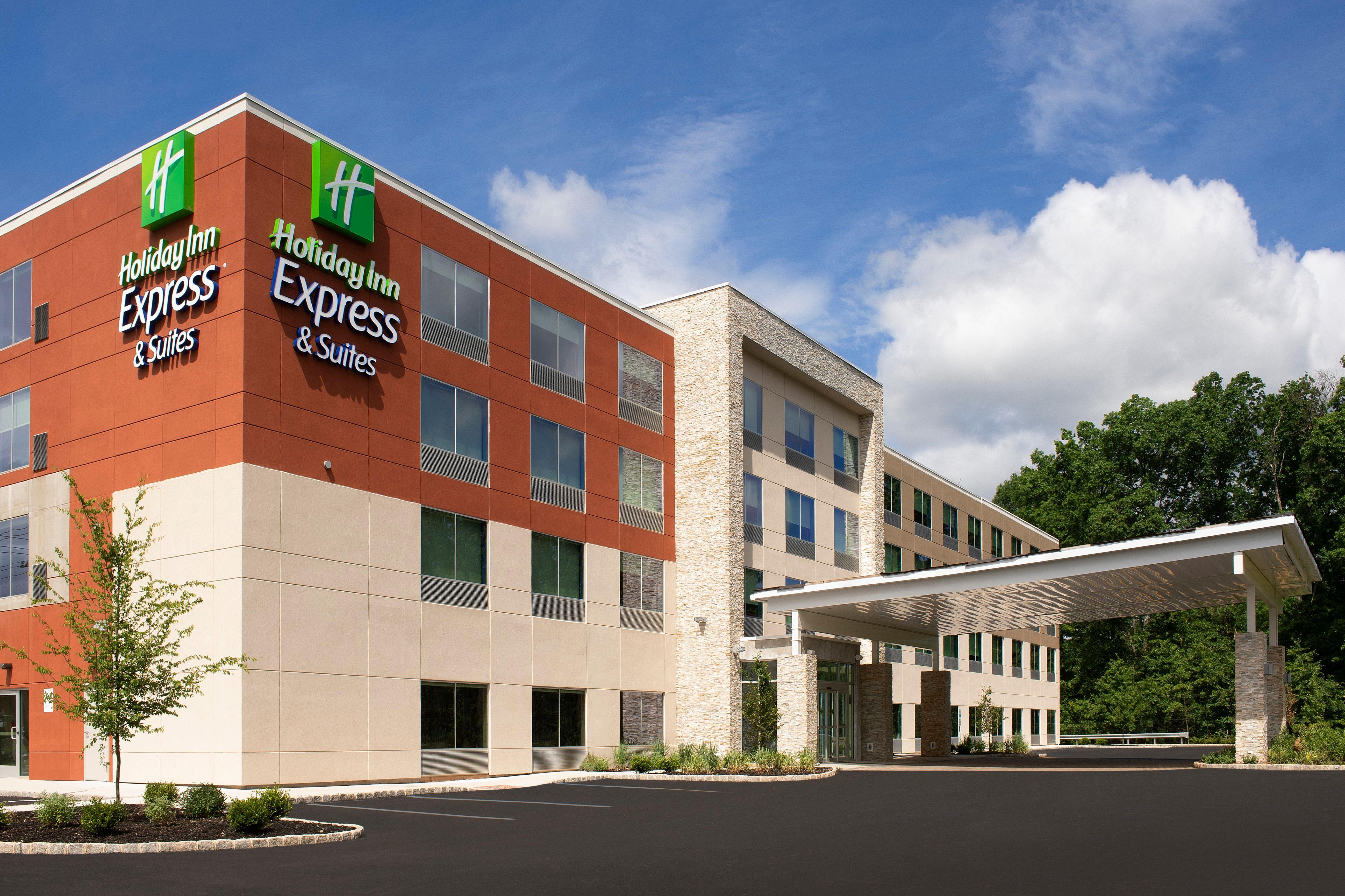 Holiday Inn Express & Suites - North Brunswick By Ihg Exterior photo