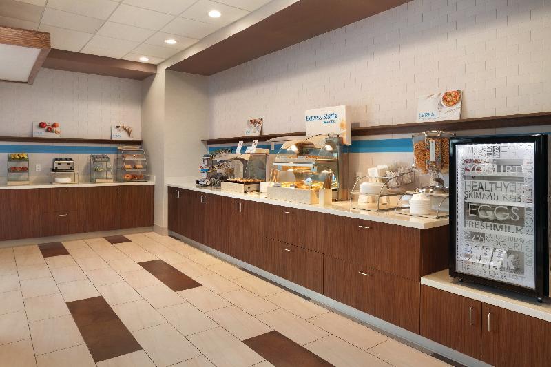 Holiday Inn Express & Suites - North Brunswick By Ihg Exterior photo